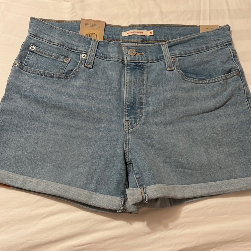 Levi’s women’s shorts light wash denim brand new with tags size 12